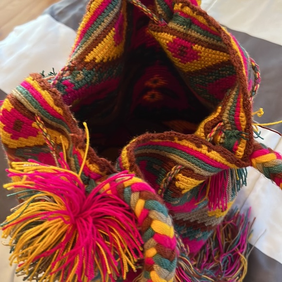 Multicolor Guatemalan woven bucket tote. - Picture 3 of 5